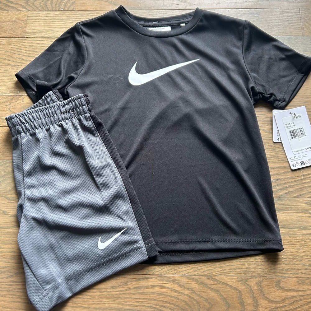 NWT Nike Toddler Set size 4T